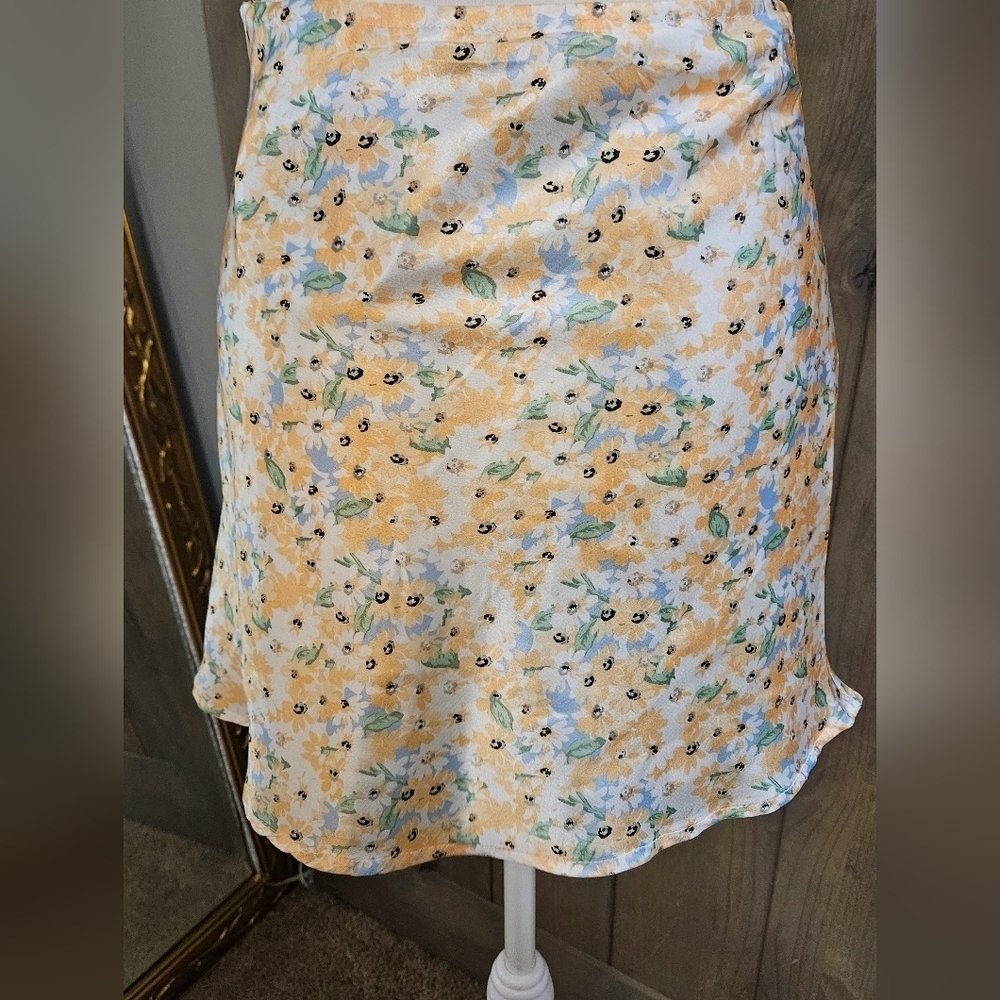 PRINCESS POLLY Fine lines mini Skirt floral blue/yellow. Size 4 NWT - Picture 15 of 16